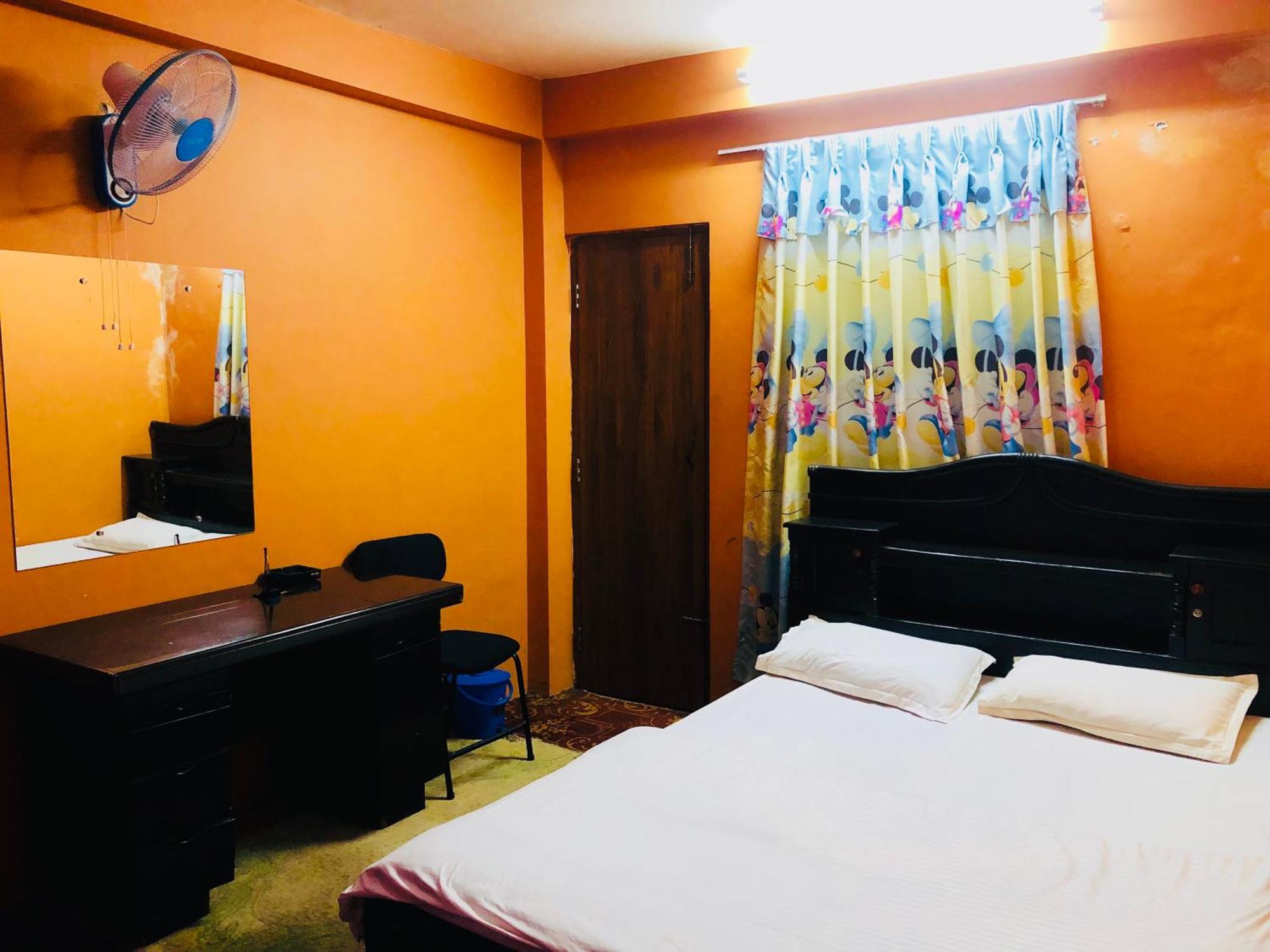 Sara'S Backpackers Hotel Katmandu Dış mekan fotoğraf