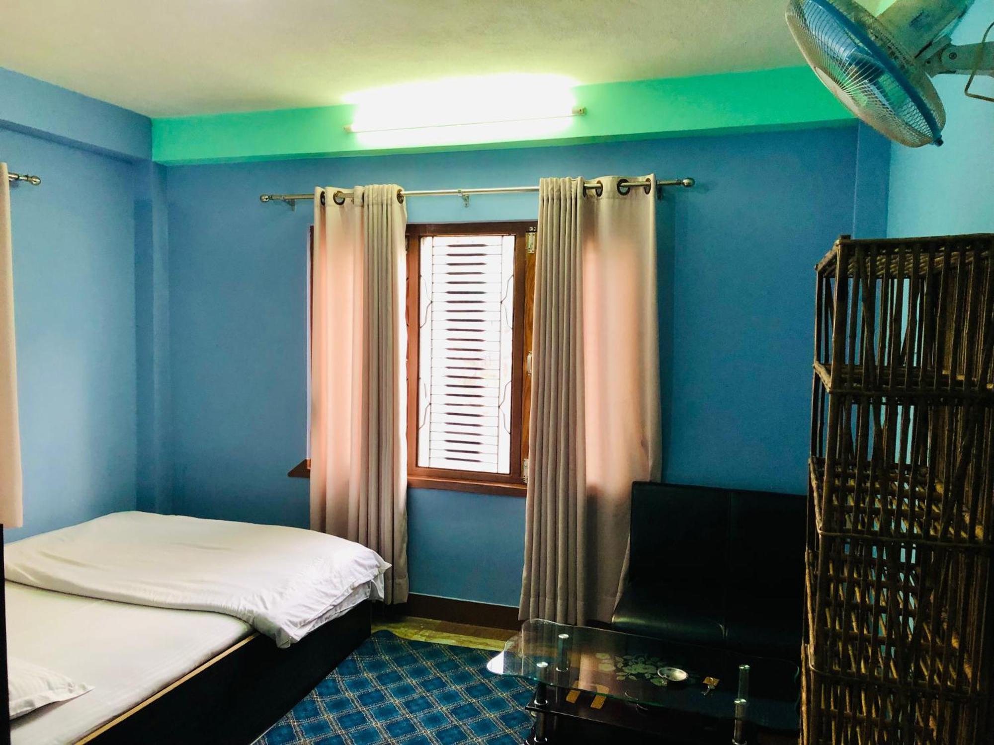 Sara'S Backpackers Hotel Katmandu Dış mekan fotoğraf