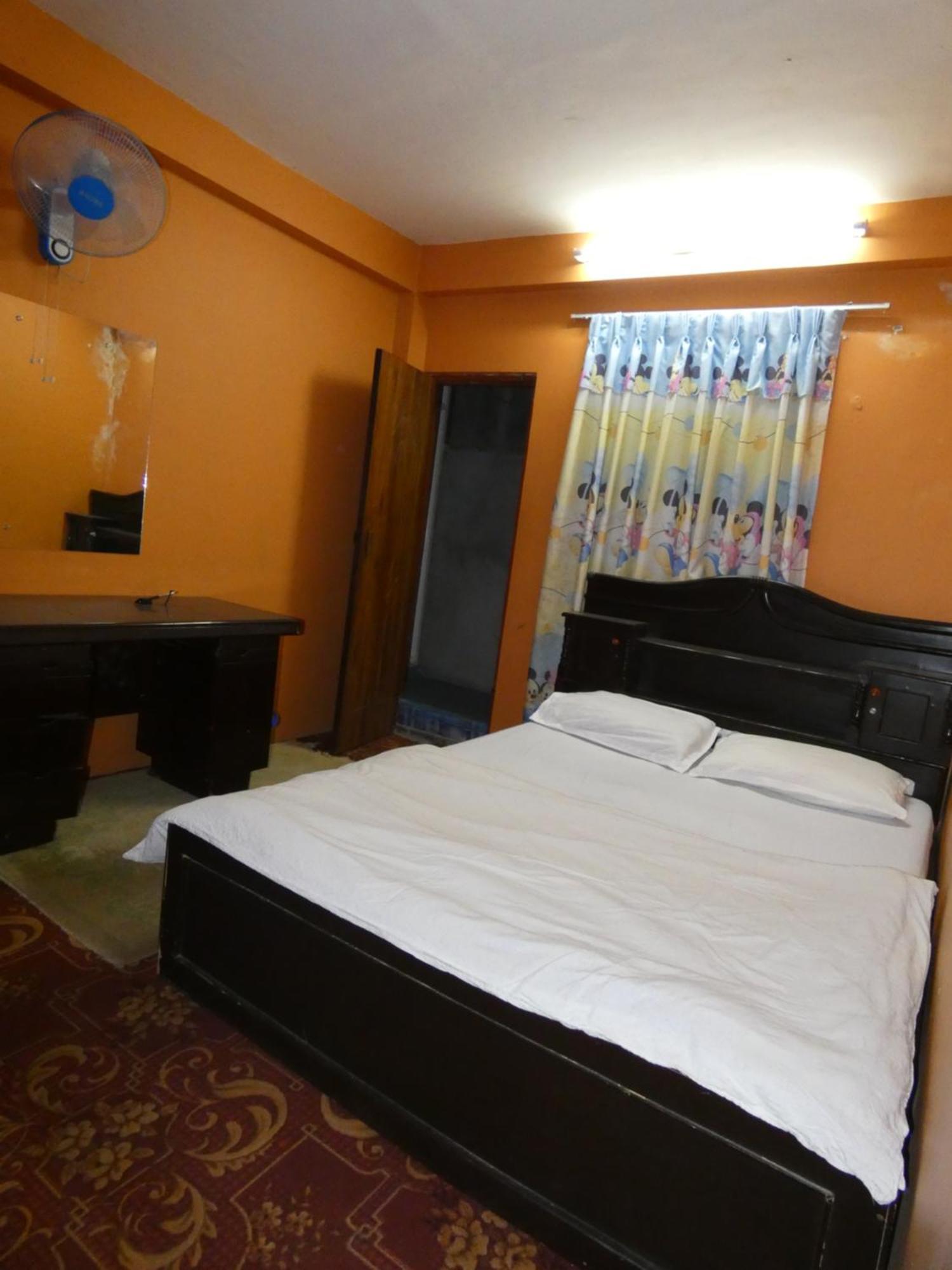 Sara'S Backpackers Hotel Katmandu Dış mekan fotoğraf