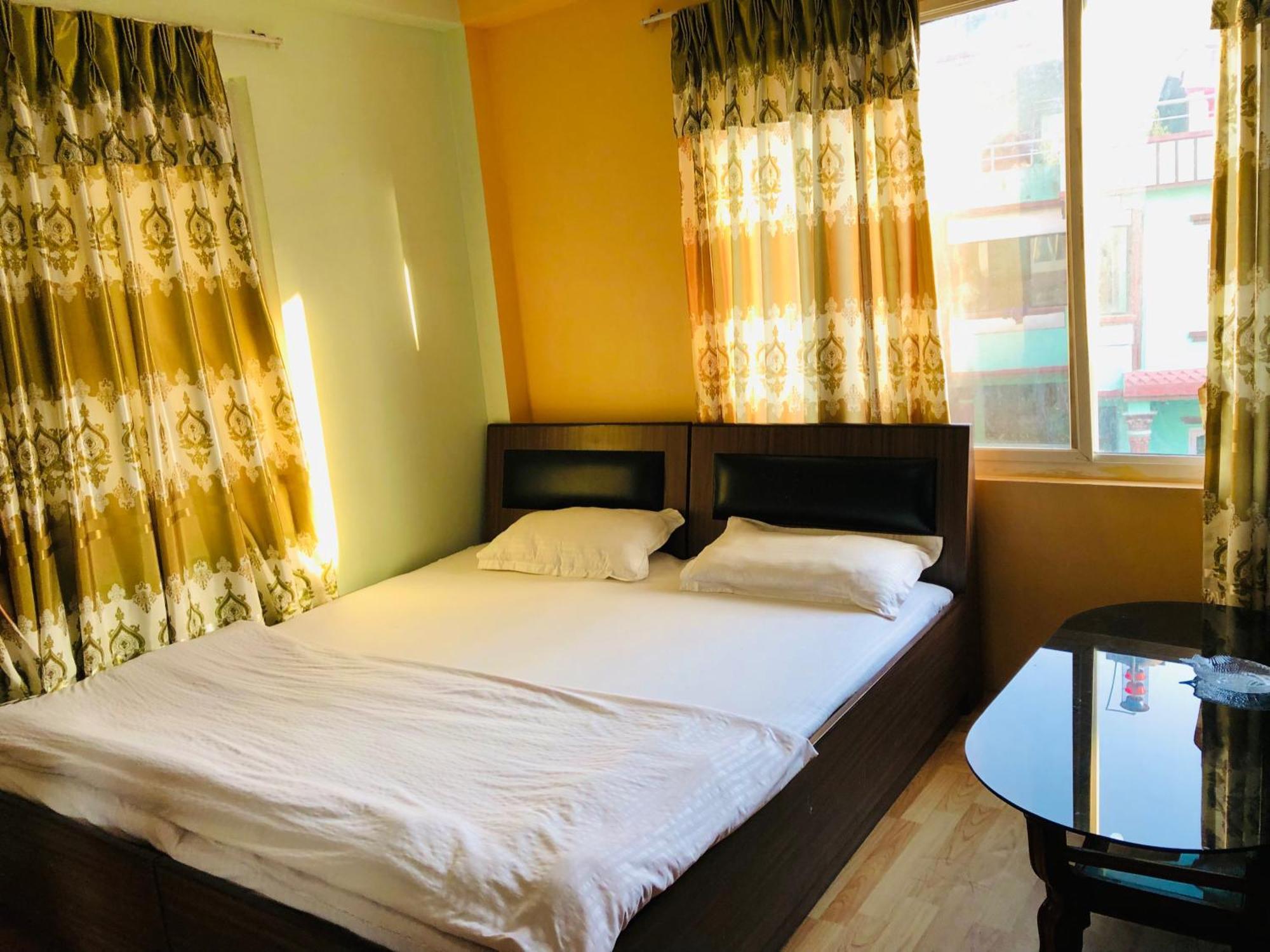 Sara'S Backpackers Hotel Katmandu Dış mekan fotoğraf