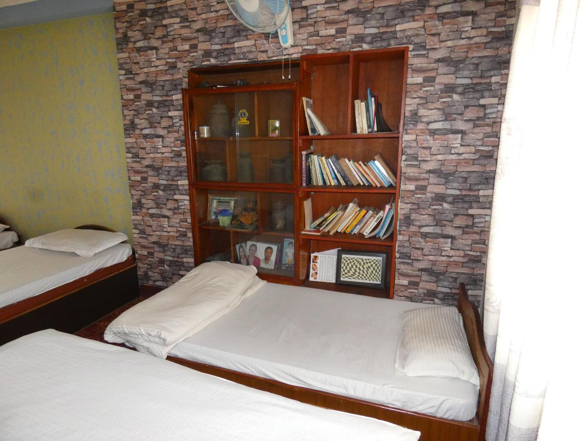 Sara'S Backpackers Hotel Katmandu Dış mekan fotoğraf