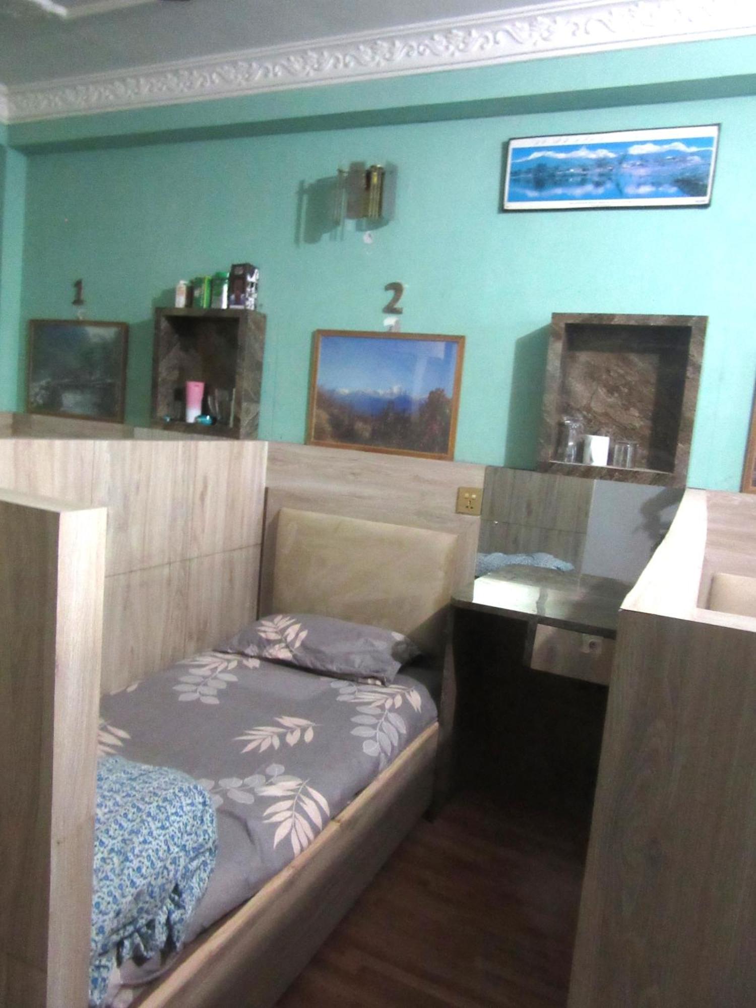 Sara'S Backpackers Hotel Katmandu Dış mekan fotoğraf